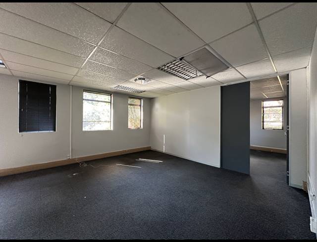 144.80M² OFFICE TO LET IN DIE HOEWES